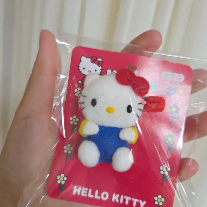 [BUNJANG] Sanrio Classic Hello Kitty Mini "Poop" Size Doll Badge / 고전키티 초소형 똥사이즈 인형 뱃지