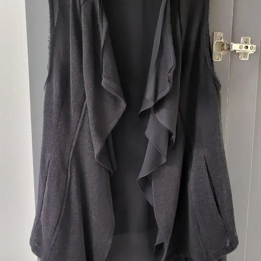 [BUNJANG] DEMOO PARKCHOONMOO Layered Fabric Vest / 데무 박춘무 베스트