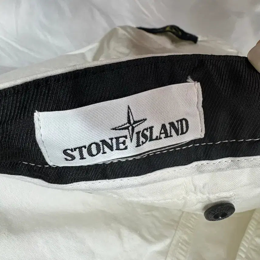 [BUNJANG] Stone Island Cargo Shorts 32 inch / 스톤아일랜드 카고 반바지 32인치(정품)