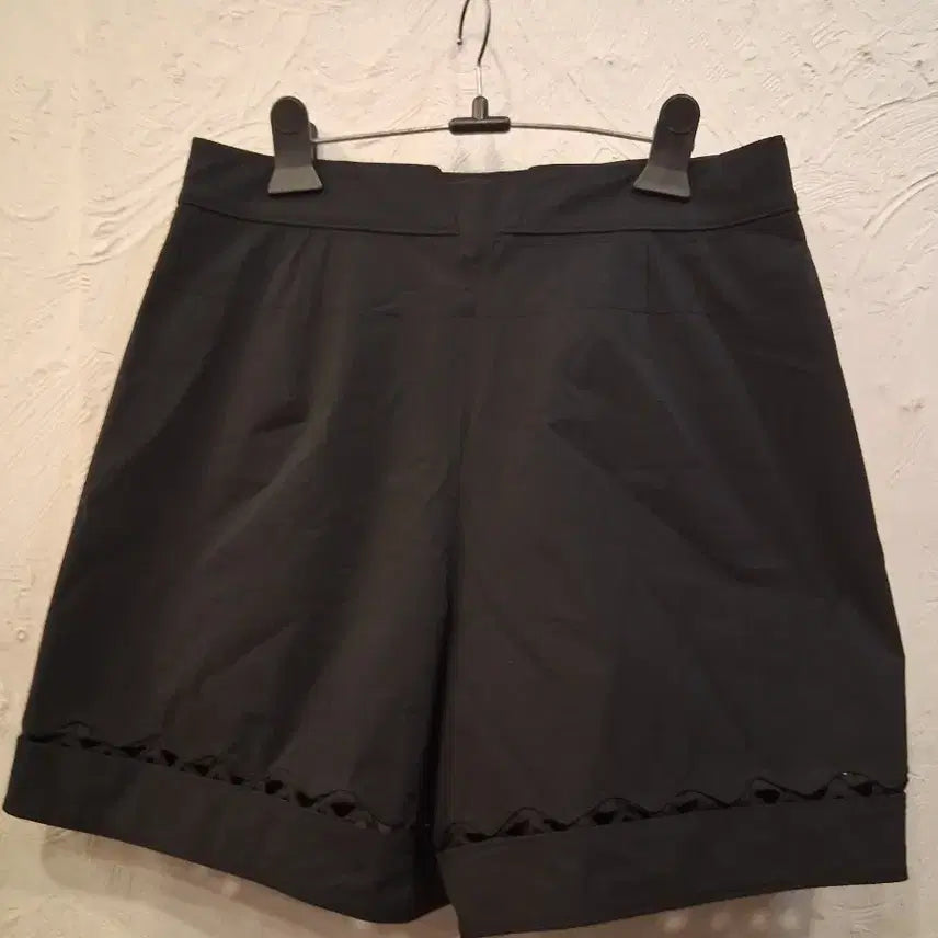 [BUNJANG] Hansome Time Black Shorts with Lace Trim / 한섬타임 검정 반바지 레이스장식