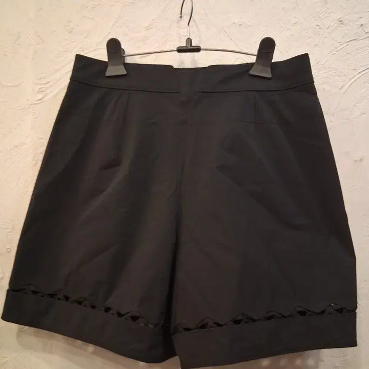 [BUNJANG] Hansome Time Black Shorts with Lace Trim / 한섬타임 검정 반바지 레이스장식