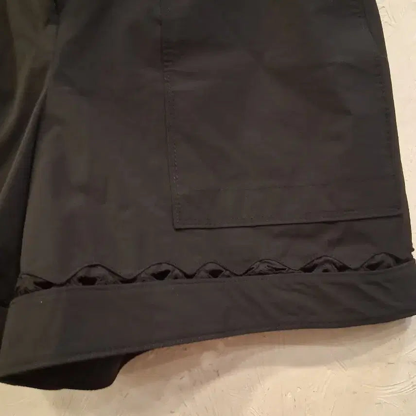 [BUNJANG] Hansome Time Black Shorts with Lace Trim / 한섬타임 검정 반바지 레이스장식