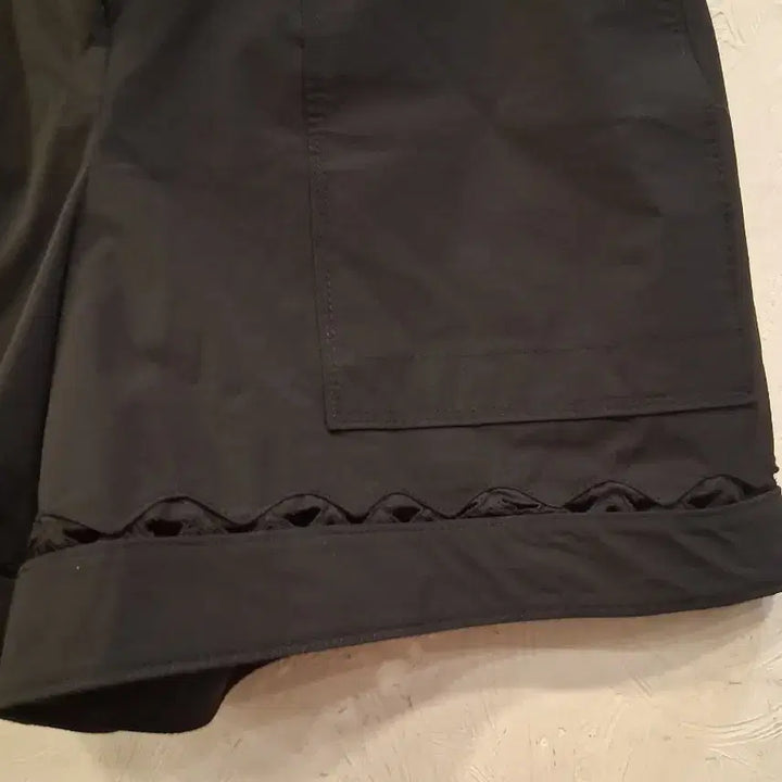 [BUNJANG] Hansome Time Black Shorts with Lace Trim / 한섬타임 검정 반바지 레이스장식
