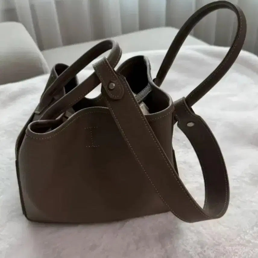 [BUNJANG] Leather Bucket Tote Bag / 가죽 버킷 토트 숄더백