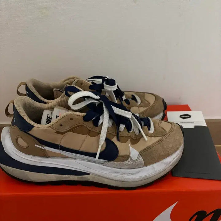[BUNJANG] Nike Sacai Vaporwaffle Sesame and Blue Void Sneakers / 나이키 사카이 베이퍼와플 세서미 앤 블루보이드 250