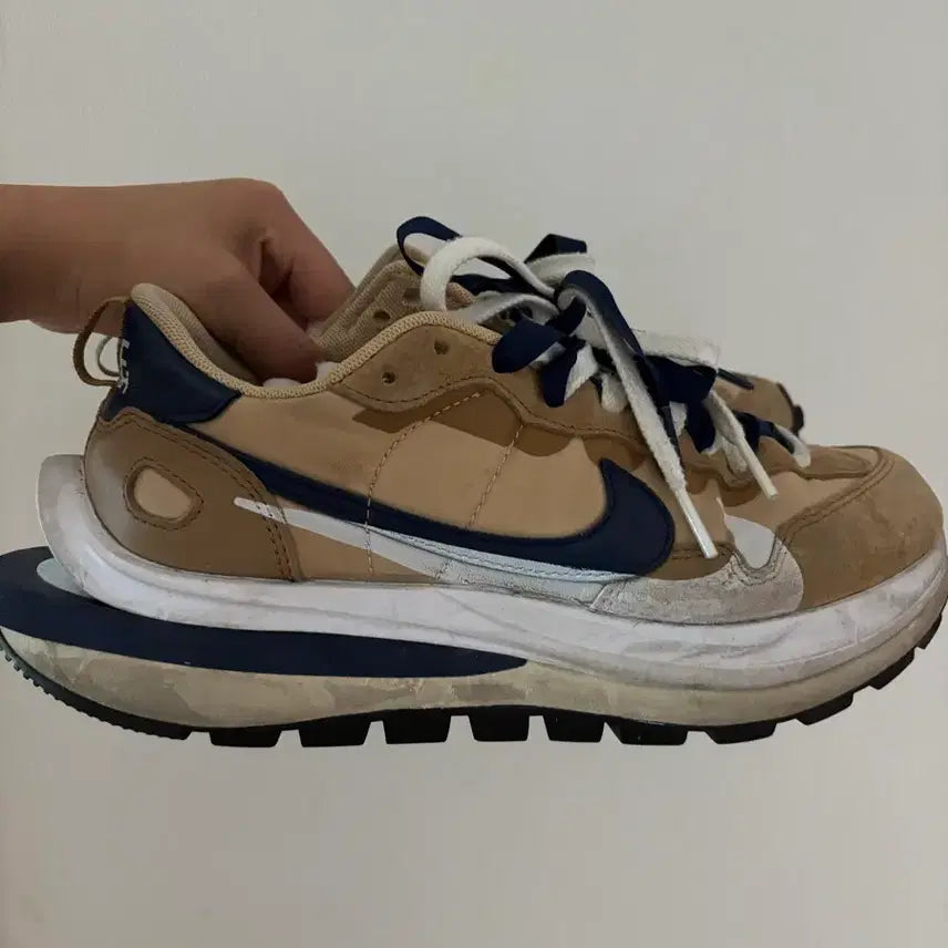[BUNJANG] Nike Sacai Vaporwaffle Sesame and Blue Void Sneakers / 나이키 사카이 베이퍼와플 세서미 앤 블루보이드 250