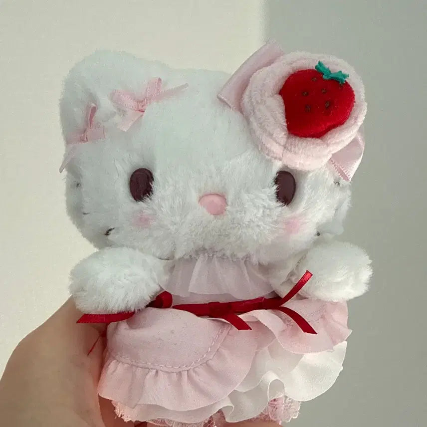 [BUNJANG] Sanrio Hello Kitty Strawberry Cake Mascot / 산리오 키티 스트로베리케이크 마스코트 판매합니다.