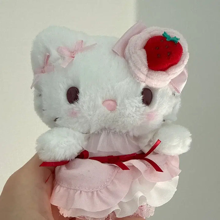 [BUNJANG] Sanrio Hello Kitty Strawberry Cake Mascot / 산리오 키티 스트로베리케이크 마스코트 판매합니다.