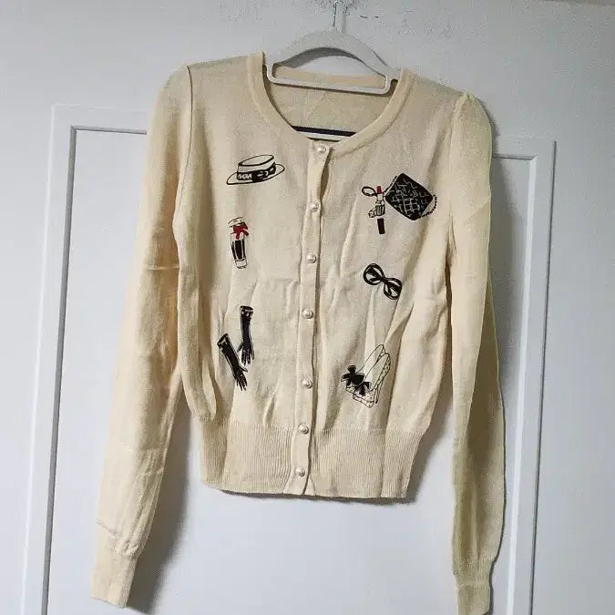[SOLD OUT] 베이지 여성스러운  가디건 새상품