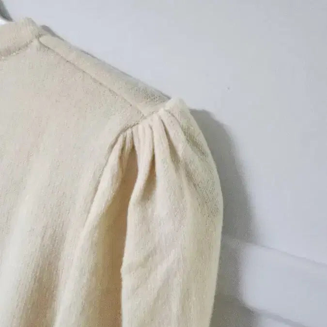 [SOLD OUT] 베이지 여성스러운  가디건 새상품