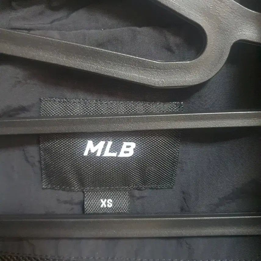 [BUNJANG] MLB Yankees Hooded Crop Windbreaker Jacket XS / MLB 양키즈 후드 바람막이 점퍼 XS(CU반값택포)