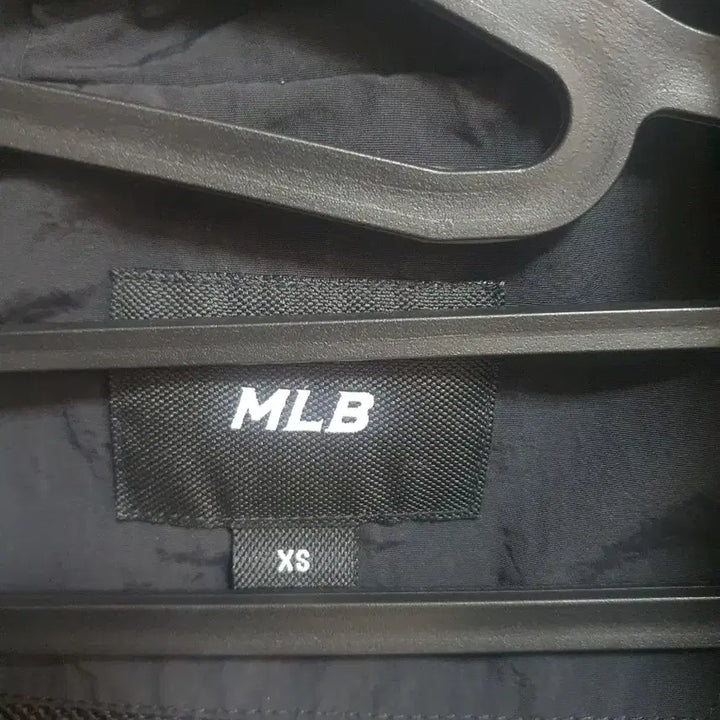 [BUNJANG] MLB Yankees Hooded Crop Windbreaker Jacket XS / MLB 양키즈 후드 바람막이 점퍼 XS(CU반값택포)