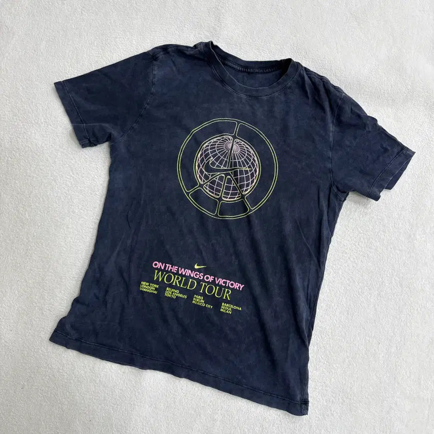 [BUNJANG] Nike World Tour Graphic Short Sleeve T-shirt / 95 나이키 월드투어 그래픽 반팔 티셔츠 0414T