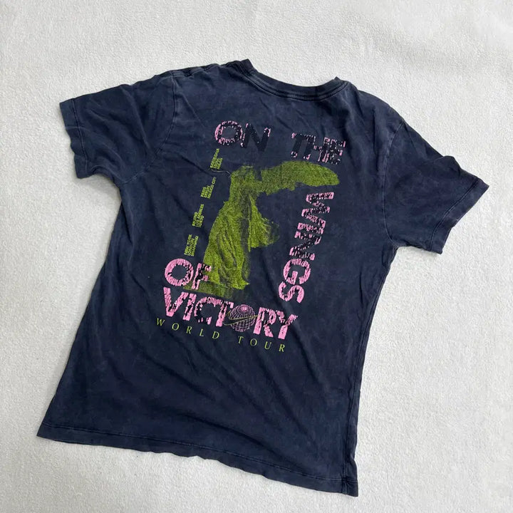 [BUNJANG] Nike World Tour Graphic Short Sleeve T-shirt / 95 나이키 월드투어 그래픽 반팔 티셔츠 0414T