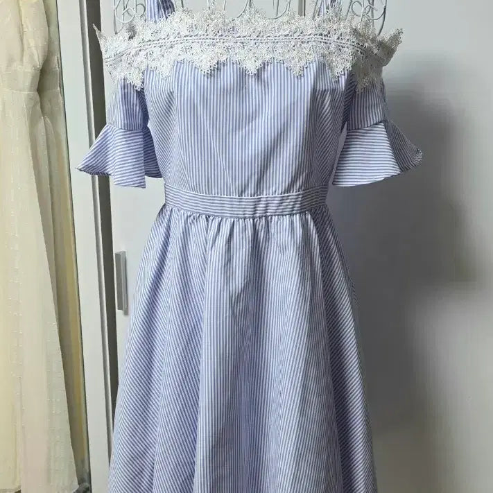 [SOLD OUT] Thyren 티렌 오프숄더 나시 원피스