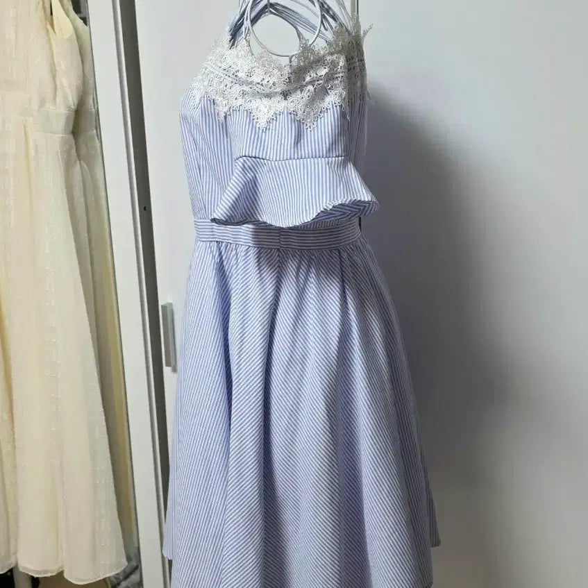 [SOLD OUT] Thyren 티렌 오프숄더 나시 원피스