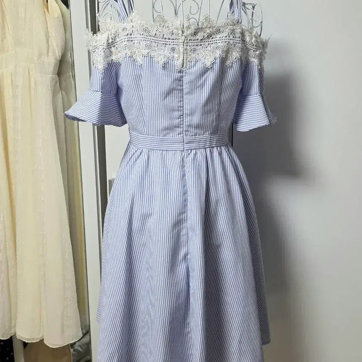 [SOLD OUT] Thyren 티렌 오프숄더 나시 원피스