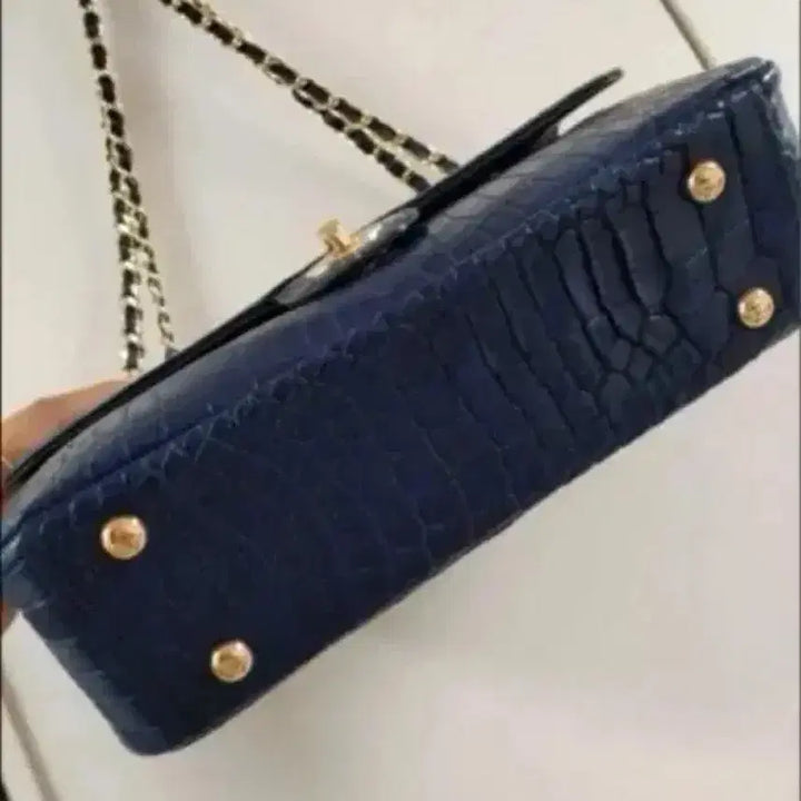 [SOLD OUT] 네이비 리얼 크로커다일 체인 숄더백