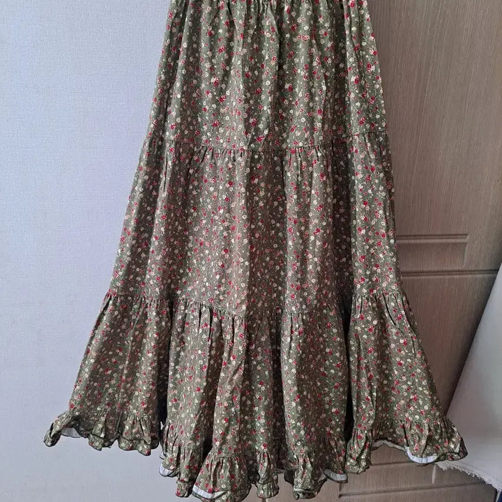 [BUNJANG] Floral Pattern Tiered Banded Long Skirt / 플라워 패턴 캉캉 밴딩 롱 스커트