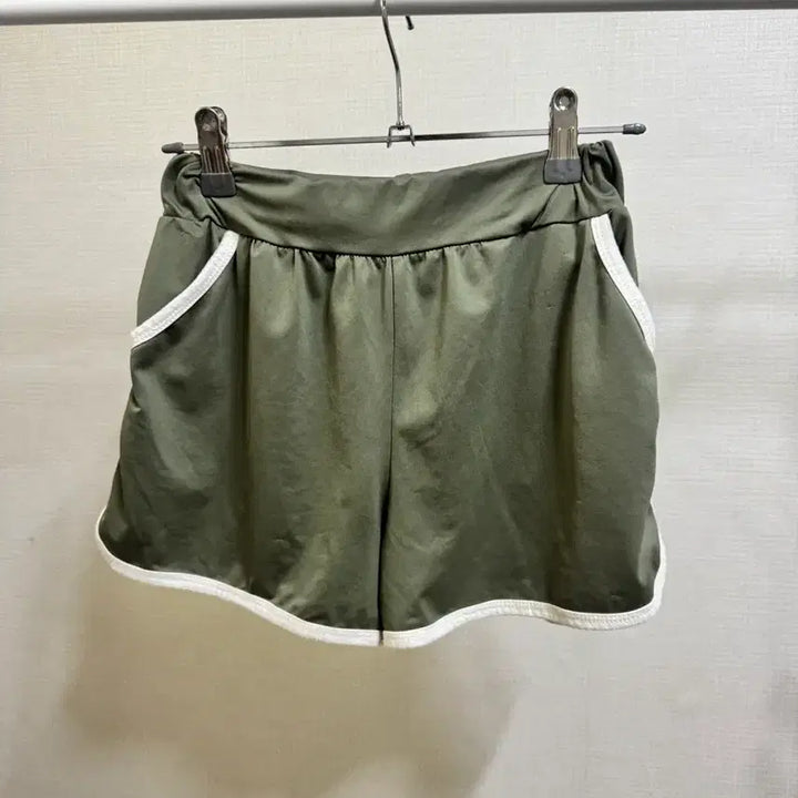 [BUNJANG] Olive Green White Line Cool Shorts / 올리브색 흰색 라인 반바지 찰랑 냉장고 쿨바지