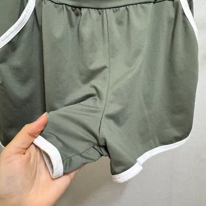 [BUNJANG] Olive Green White Line Cool Shorts / 올리브색 흰색 라인 반바지 찰랑 냉장고 쿨바지