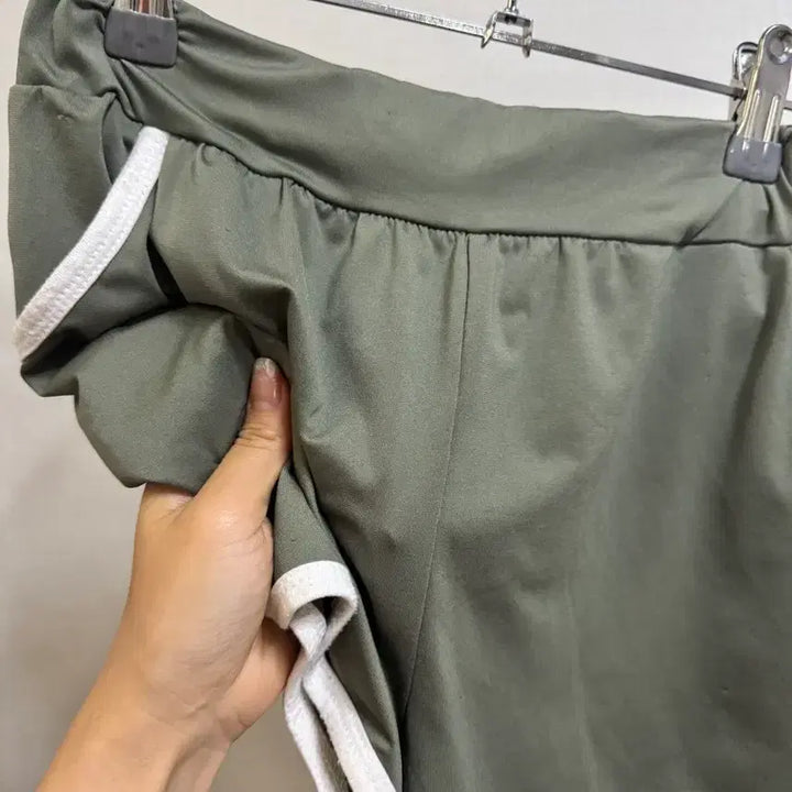 [BUNJANG] Olive Green White Line Cool Shorts / 올리브색 흰색 라인 반바지 찰랑 냉장고 쿨바지