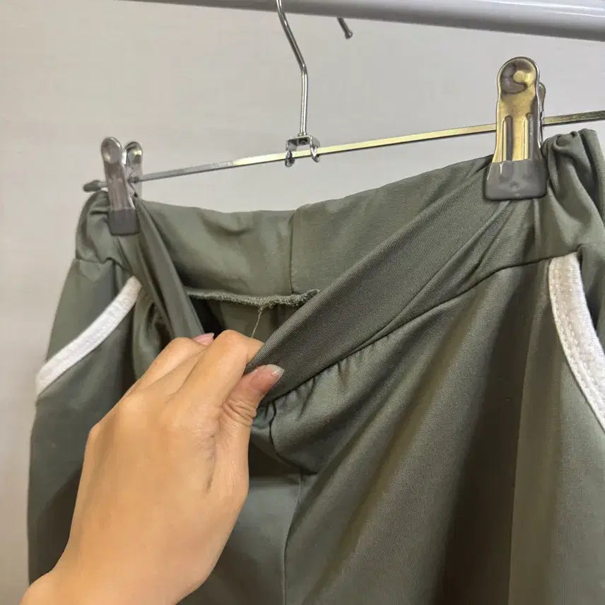 [BUNJANG] Olive Green White Line Cool Shorts / 올리브색 흰색 라인 반바지 찰랑 냉장고 쿨바지