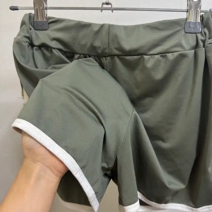 [BUNJANG] Olive Green White Line Cool Shorts / 올리브색 흰색 라인 반바지 찰랑 냉장고 쿨바지