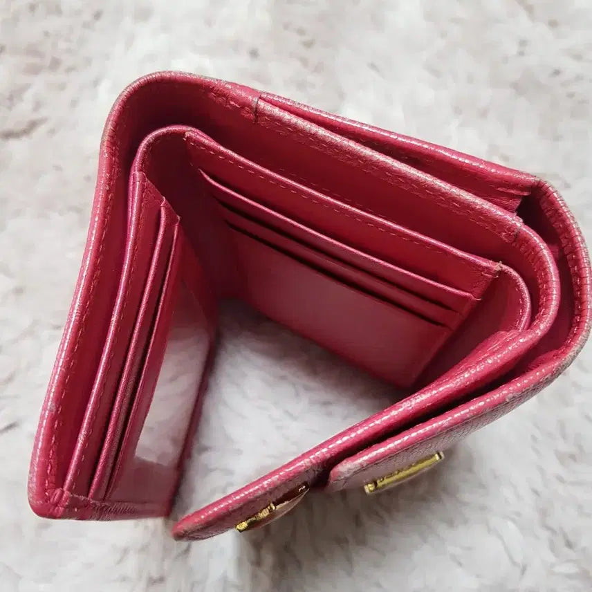 [SOLD OUT] MCM 핑크색 반지갑 + 키링 장식