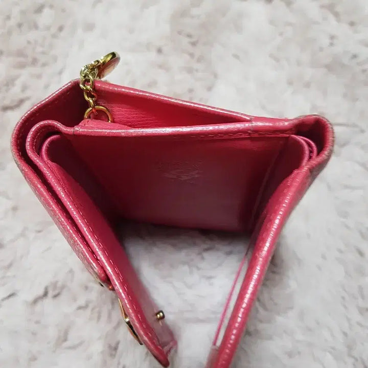 [SOLD OUT] MCM 핑크색 반지갑 + 키링 장식