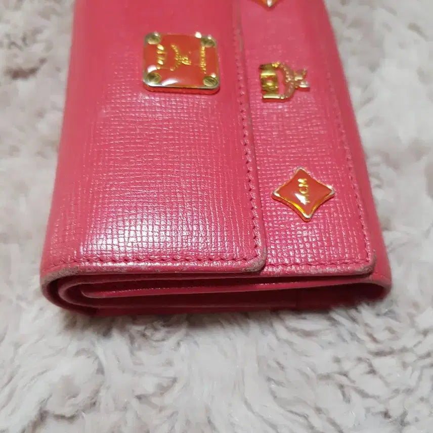 [SOLD OUT] MCM 핑크색 반지갑 + 키링 장식