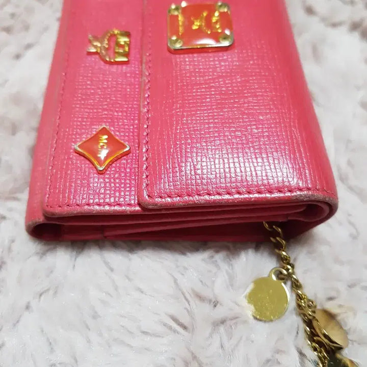 [SOLD OUT] MCM 핑크색 반지갑 + 키링 장식