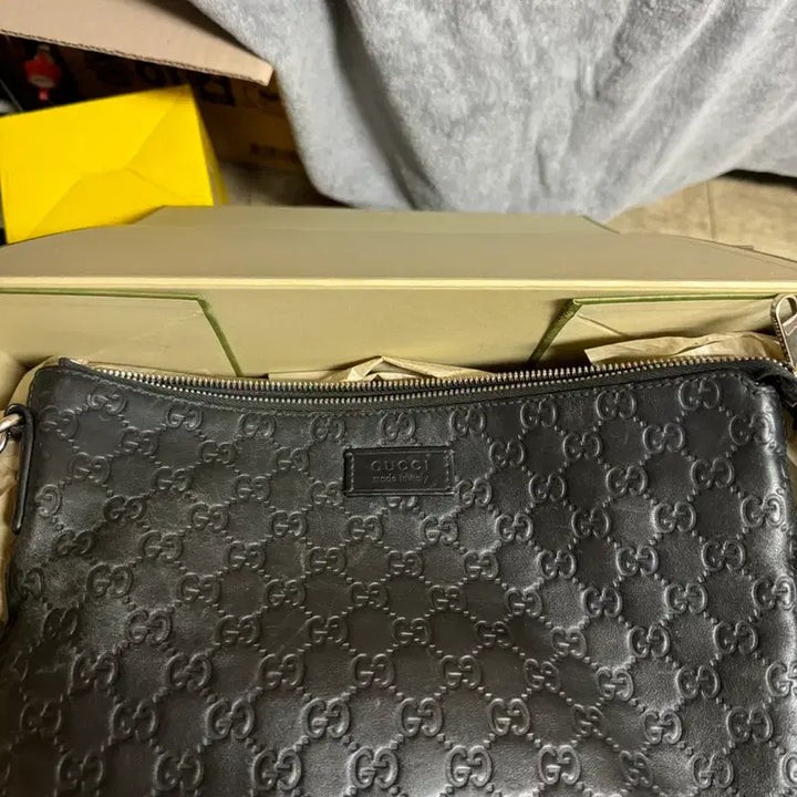 [BUNJANG] GG Black Shima Leather Signature Soft Clutch Bag / GG 블랙 시마 레더 시그니처 소프트 클러치백