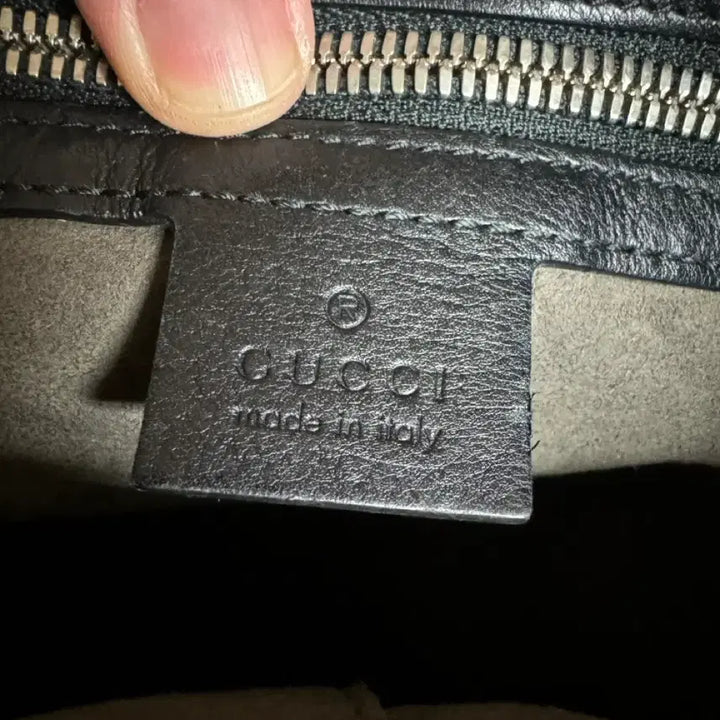 [BUNJANG] GG Black Shima Leather Signature Soft Clutch Bag / GG 블랙 시마 레더 시그니처 소프트 클러치백