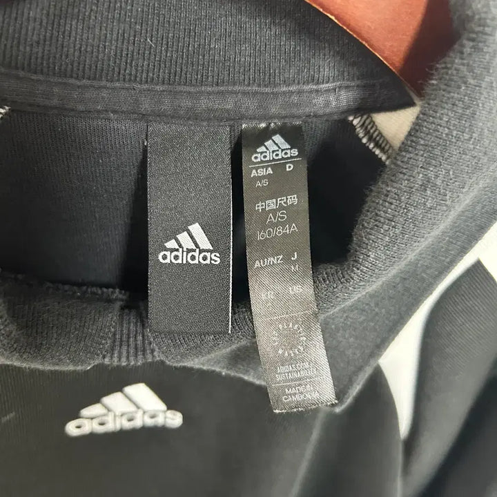 [BUNJANG] Adidas Embroidered Logo Express Crop Sweatshirt Black / 아디다스 자수로고 익스프레스 크롭 스웨트셔츠 블랙