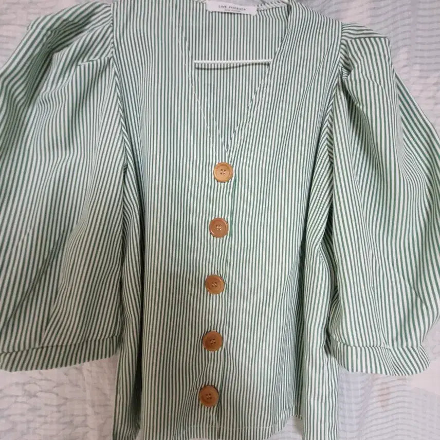 [SOLD OUT] 그린 스트라이프 퍼프 블라우스