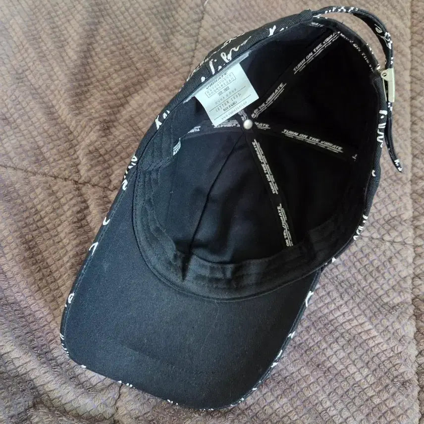 [BUNJANG] VIBRATE Unique Design Hat / 바이브레이트 모자