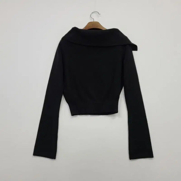 [SOLD OUT] 인스턴트펑크/0/2023ss/크로스 크롭 니트/앨리스/941