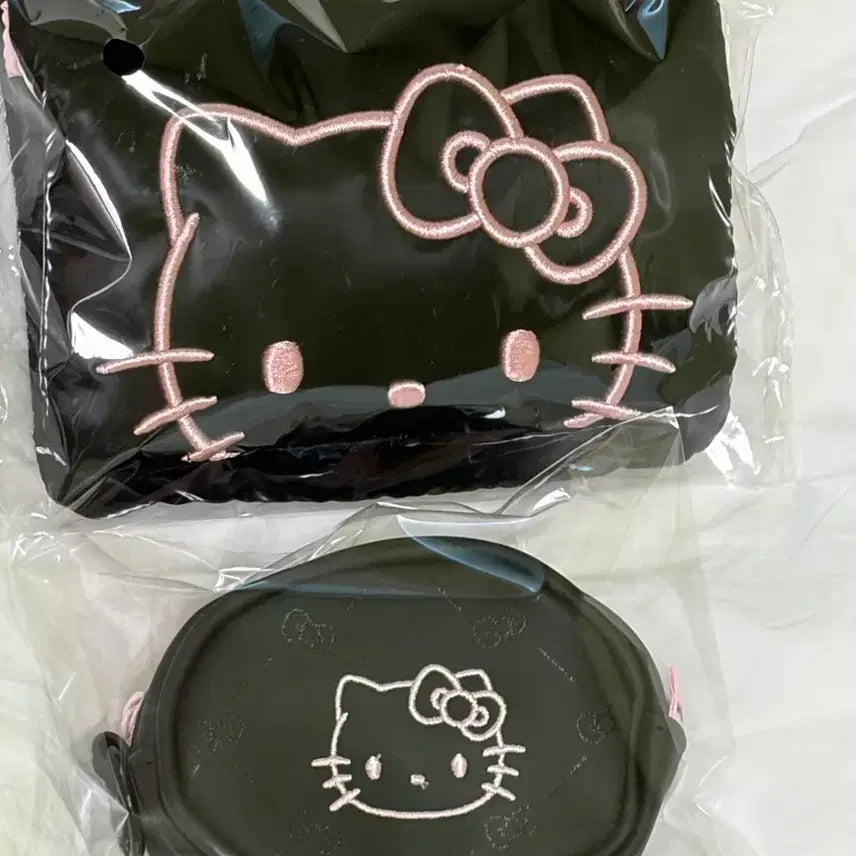 [SOLD OUT] 일괄)웨이크메이크 헬로키티 여권지갑 립파우치