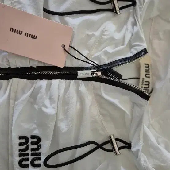 [SOLD OUT] (새상품)고퀄 디자인 화이트 바스락 치마 세트