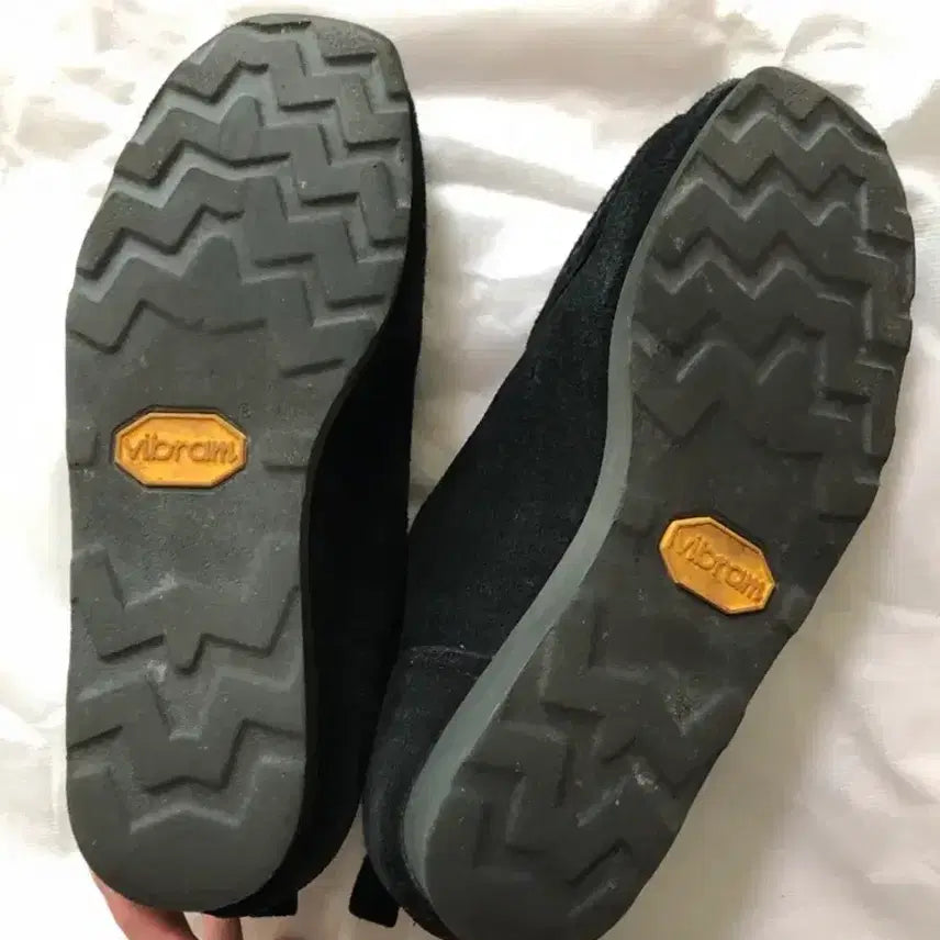 [SOLD OUT] 2) 폴리테루 왈라비 플레인 블랙 (260-270)