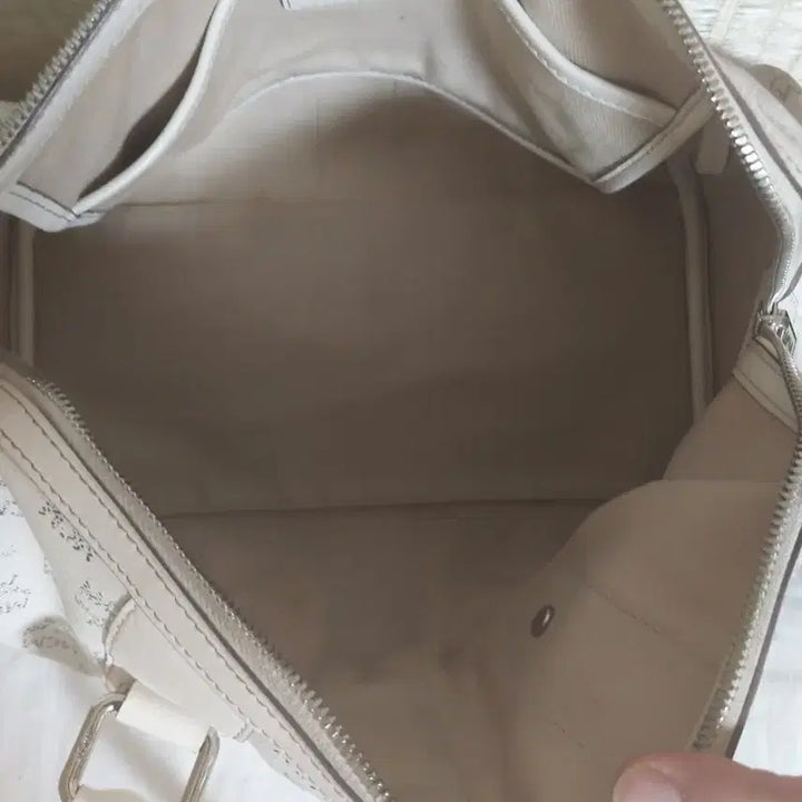 [BUNJANG] MCM White Logo Boston Tote Bag / 정품)MCM 화이트 로고 보스턴백 토트백 참장식