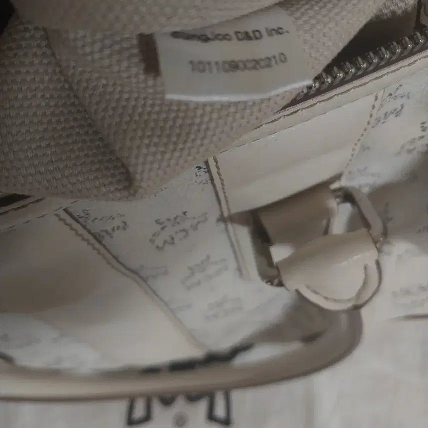 [BUNJANG] MCM White Logo Boston Tote Bag / 정품)MCM 화이트 로고 보스턴백 토트백 참장식