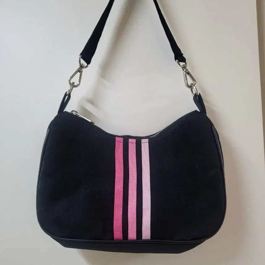 [SOLD OUT] 아디다스 블랙 핑크색 스트라이프 숄더백(업사이클백)