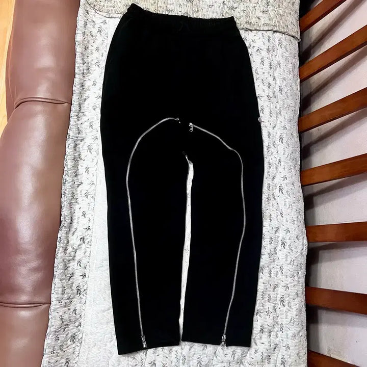 [SOLD OUT] [L] 로어링가드 오블리크 지퍼 헤비 웨이트 팬츠 블랙