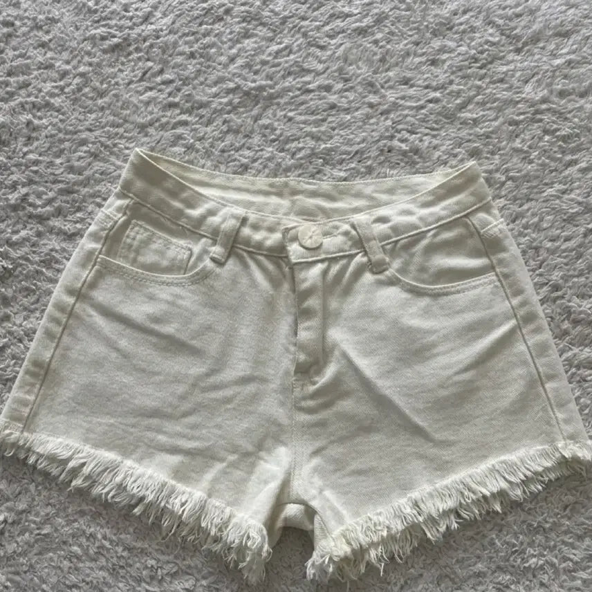 [BUNJANG] White Denim Cut-Off Shorts / 화이트 데님 반바지 컷팅 숏팬츠