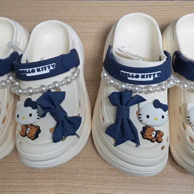 [BUNJANG] Hello Kitty Pearl Embellished Crocs Sandals / 헬로키티 진주 크록스 슬리퍼 샌들