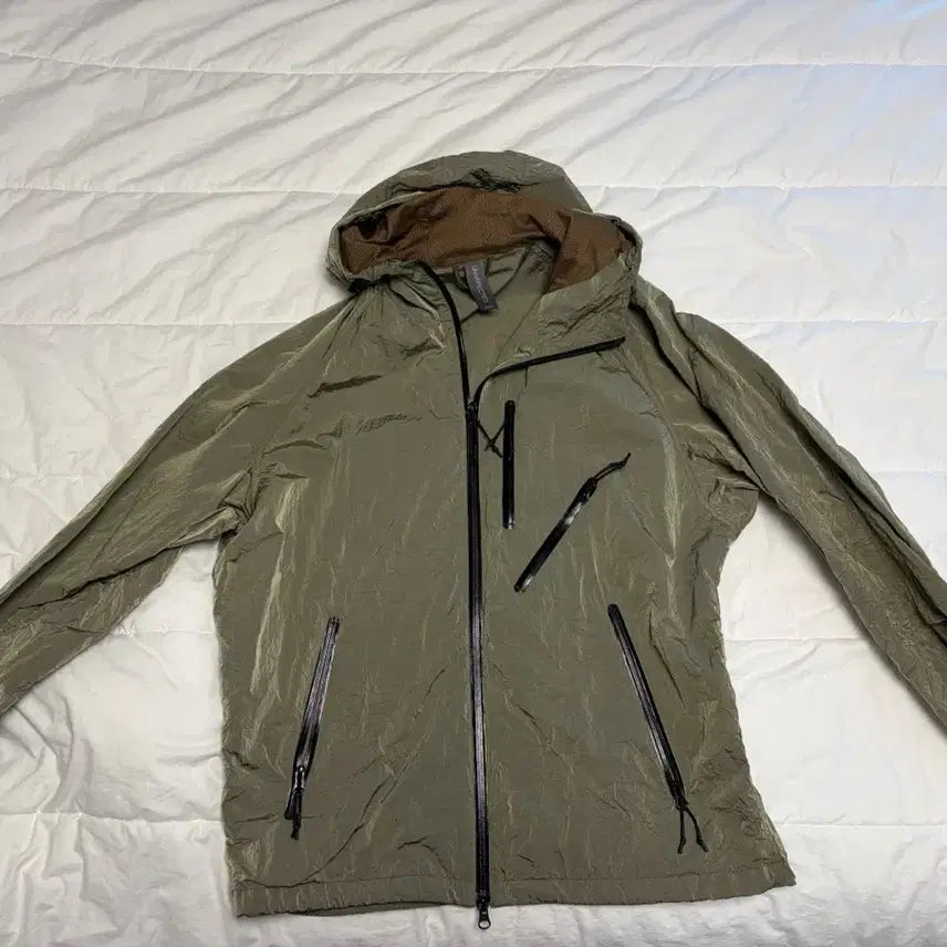 [BUNJANG] Unaffected Olive Hooded Windbreaker L / 언어펙티드 올리브 후드 윈드브레이커 L