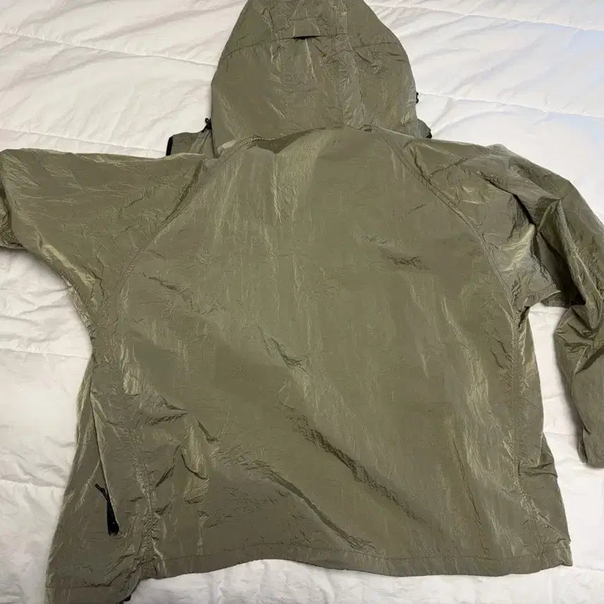 [BUNJANG] Unaffected Olive Hooded Windbreaker L / 언어펙티드 올리브 후드 윈드브레이커 L