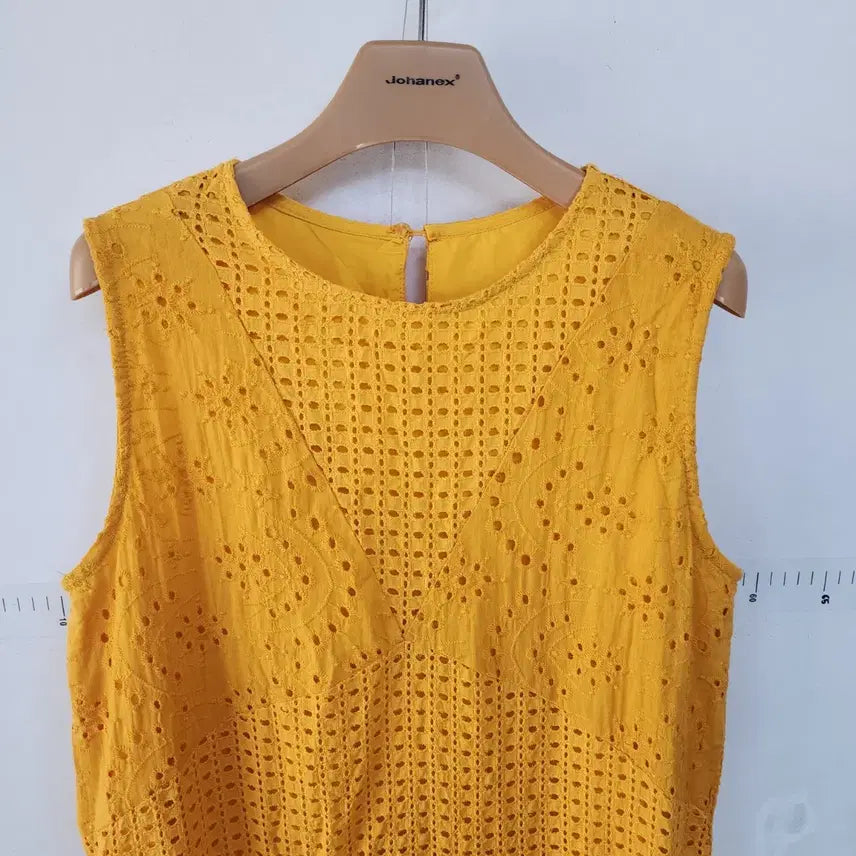 [BUNJANG] Yellow Eyelet Punching Long Dress / 옐로우 아일렛 펀칭 롱 원피스